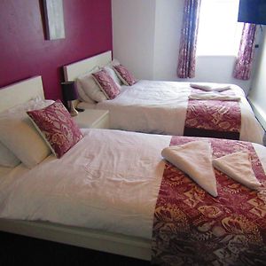 Zimmer mit zwei Einzelbetten